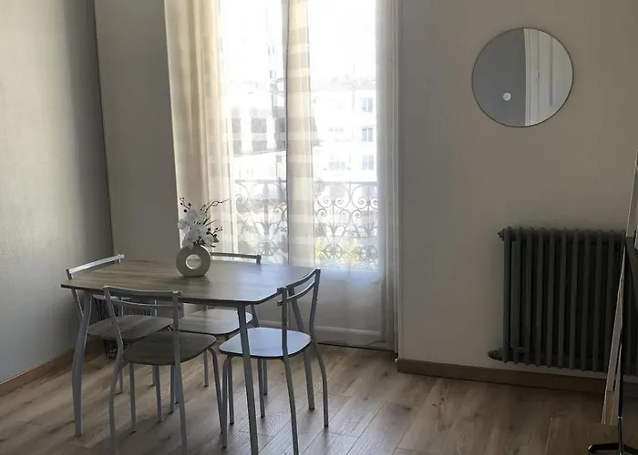 Appartement 25m2 Avec Parking Et Balcon Centre *